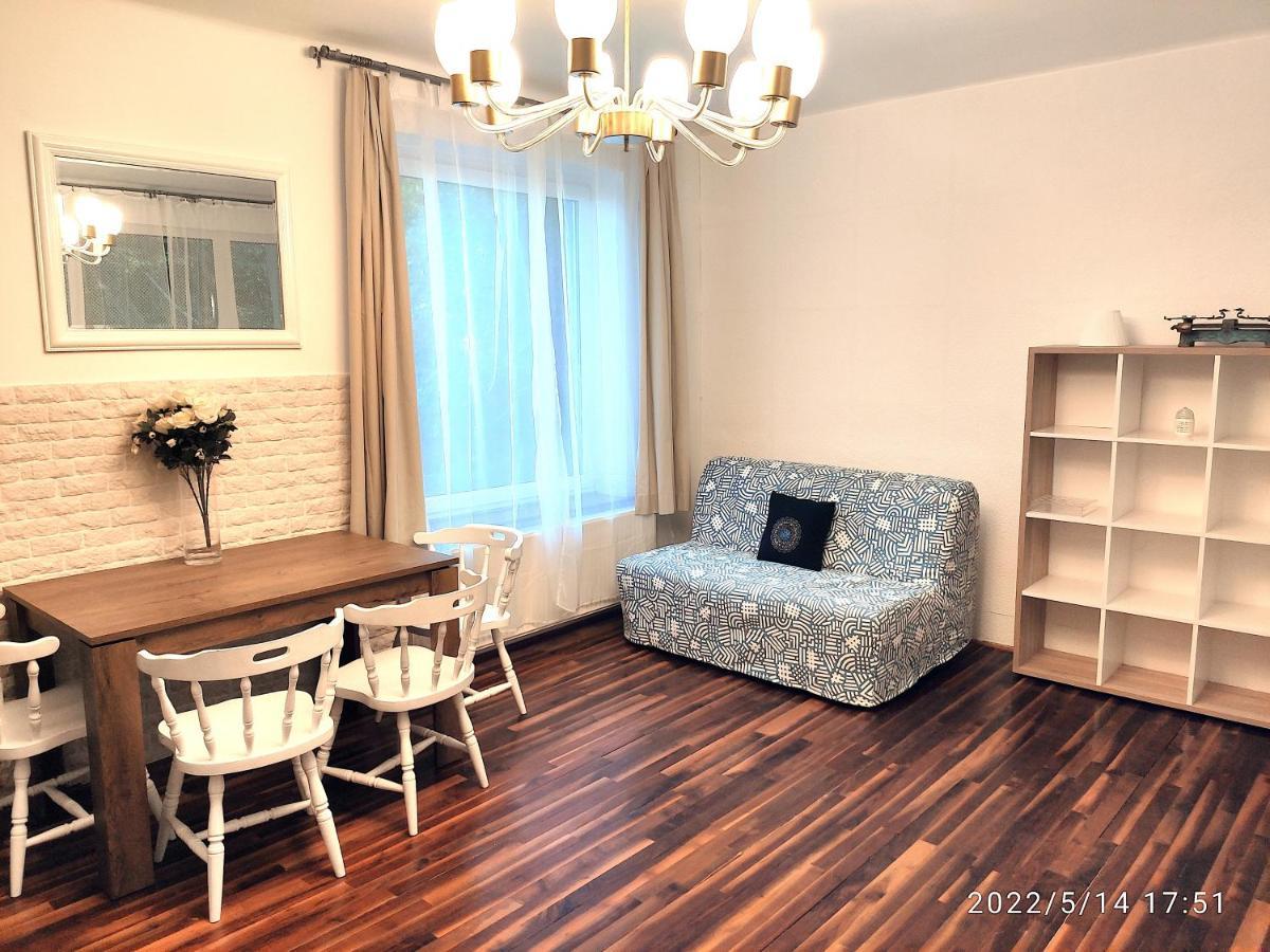 Romantic Two Bedroom Apartments In The Hills Of Budapest With Private Parking Exterior foto