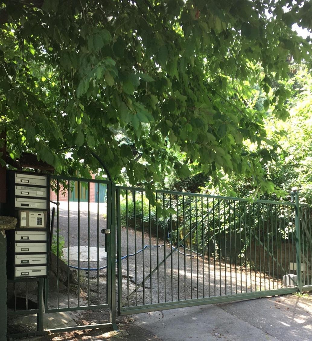 Romantic Two Bedroom Apartments In The Hills Of Budapest With Private Parking Exterior foto